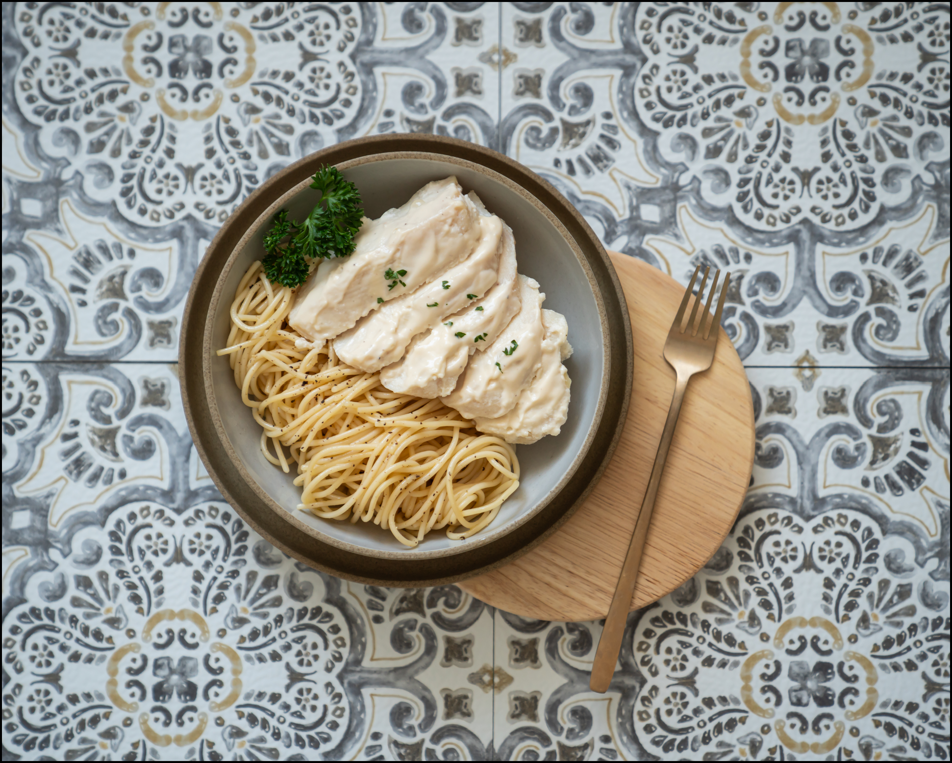 Effortless Meal Prep: Savory Chicken Breast with Garlic Butter Pasta